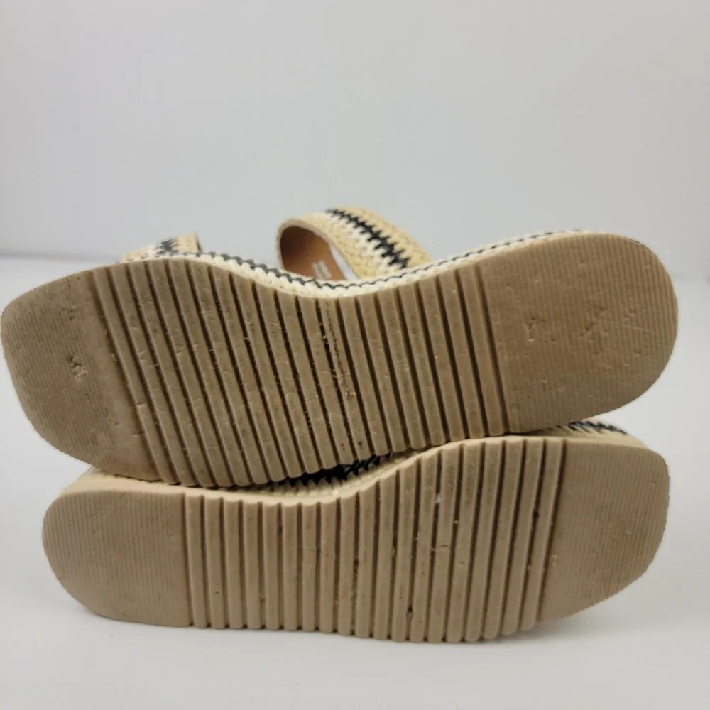 DV Dolce Vita Pawney Women 8 Platform Sandals Woven Black White Chevron Slide